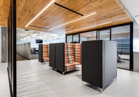 SEPARATION OF FOCUS AND COLLABORATION AREAS IN OFFICE DESIGN IN TORONTO